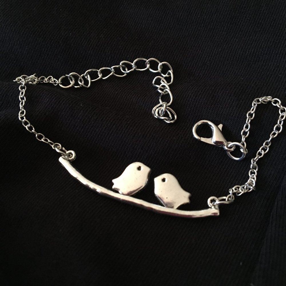 NWOT   Cute birdies on a branch - Bracelet